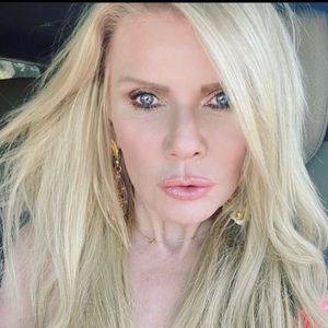 Meet your Posher, Monique